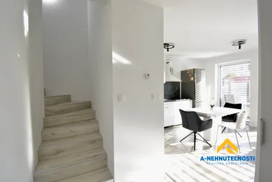 Na predaj 3-izbový byt, 78 m², Rovinka