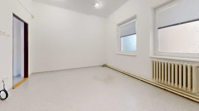 Na prenájom komerčné, 16 m², Trnava, Ulica Kalinčiakova