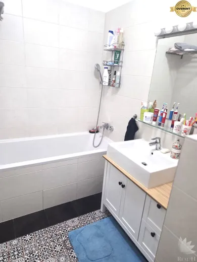 Na predaj 2-izbový byt, 53 m², Bratislava-Petržalka, Žltá