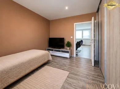 Na predaj 4-izbový byt, 81 m², Trenčín, Halalovka