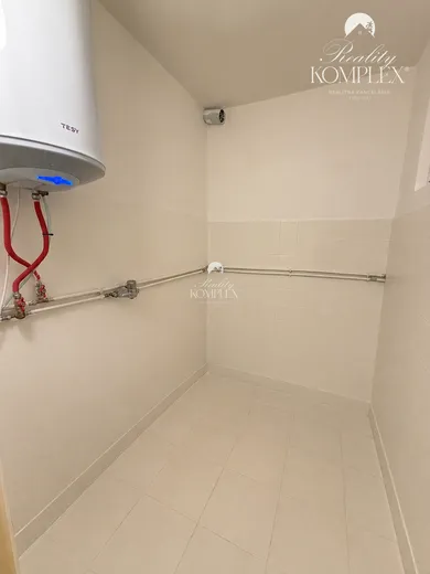 Na predaj objekt, 400 m², Okoč