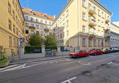 Byty na predaj 2-izbový, Bratislava-Staré Mesto · €355 000