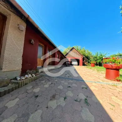 Na predaj 6-izbový dom, 190 m², Tesárske Mlyňany, Školská