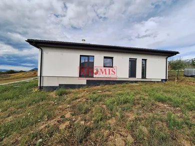 Domy na sprzedaż, 5-pokojowe, Ploské · €309 000