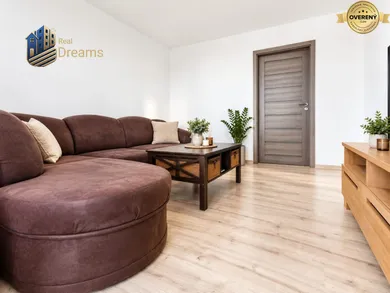 Na prenájom 2-izbový byt, 64 m², Galanta, SNP