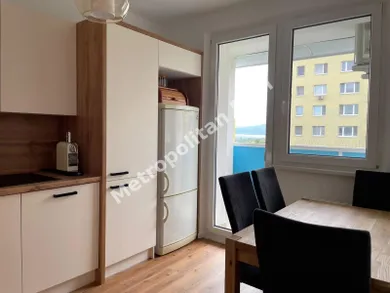 Na prenájom 3-izbový byt, 65 m², Bratislava-Karlova Ves