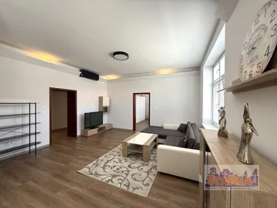 Квартири в оренду, 3-кімнатні, Žilina · €950