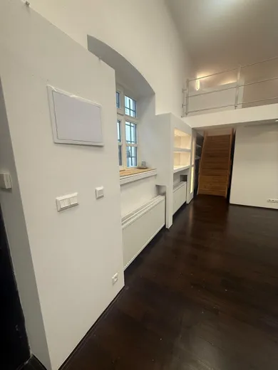 Na prenájom komerčné, 101 m², Bratislava-Staré Mesto, Michalská
