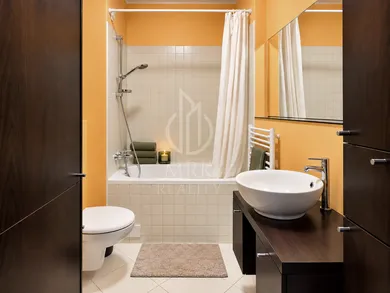 Na predaj 1-izbový byt, 41 m², Bratislava-Petržalka, Záporožská