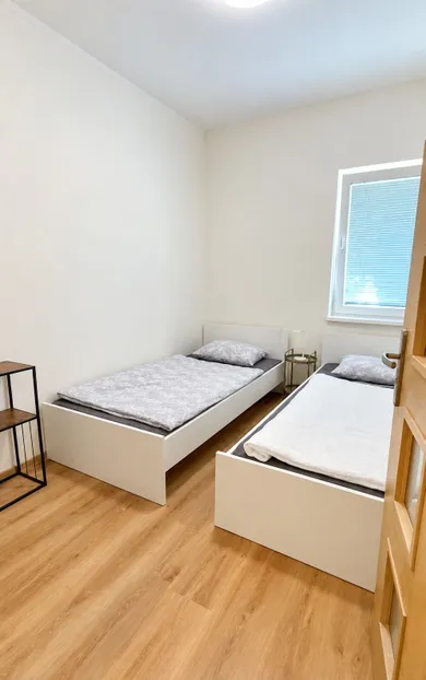 Na prenájom 3-izbový byt, 80 m², Komárno