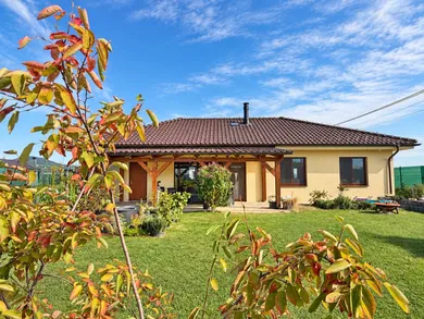 Eladó házak, Trenčianske Jastrabie · €379 900
