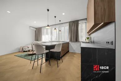 Na predaj 2-izbový byt, 83 m², Bratislava-Staré Mesto, Panská