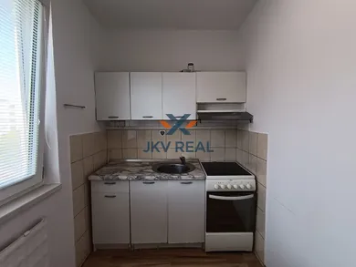Na predaj 1-izbový byt, 36 m², Levice, Konopná 16