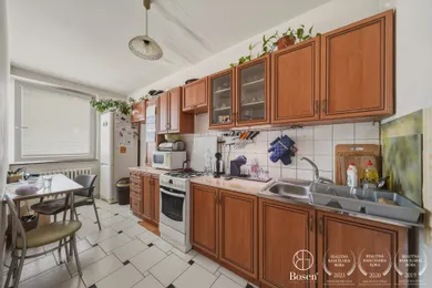 Na predaj 3-izbový byt, 86 m², Bratislava-Petržalka, Holíčska