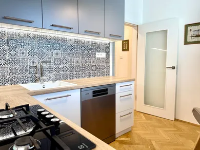 Na predaj 3-izbový byt, 91 m², Bratislava-Staré Mesto, Západný rad