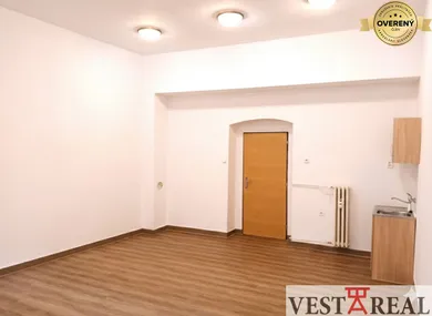 Na prenájom komerčné, 30 m², Trnava, Františkánska