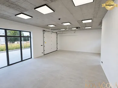 Na prenájom komerčné, 192 m², Trenčín, Bratislavská