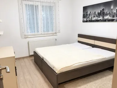 Na prenájom 2-izbový byt, 52 m², Bratislava-Dúbravka