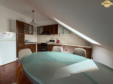 Na prenájom 3-izbový byt, 90 m², Piešťany, Nám. 1. mája