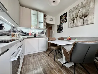Na predaj 3-izbový byt, 70 m², Bratislava-Petržalka, Andrusovova