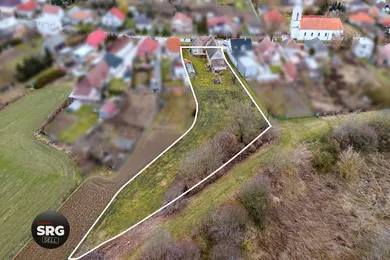 Na predaj pozemok, Komoča