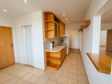 Byty na prenájom 3-izbový, Komárno · €620