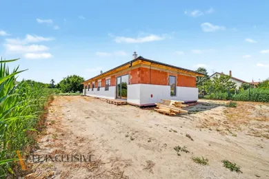 Na predaj dom, 88 m², Mad