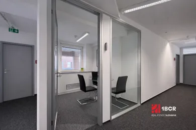 Na prenájom komerčné, 28 m², Bratislava-Ružinov, Plynárenská