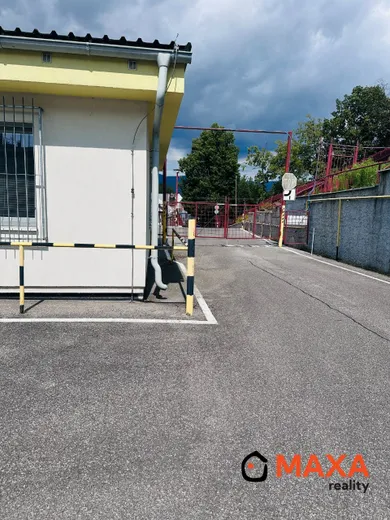 Na prenájom objekt, 195 m², Prievidza