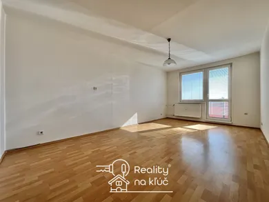 Na prenájom 1-izbový byt, 42 m², Nové Zámky, Nábrežná