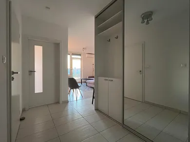 Na prenájom 2-izbový byt, 50 m², Bratislava-Ružinov, Nevädzová
