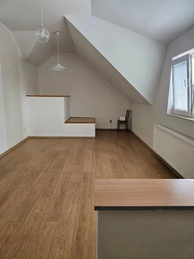 Na prenájom 2-izbový byt, 48 m², Pezinok, Hrnčiarska