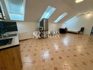 Kiadó kereskedelmi ingatlanok, Nitra · €550