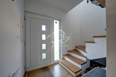 Na predaj 5-izbový dom, 141 m², Lehnice, Lehnice - Kolónia