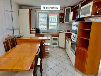 Na prenájom 4-izbový byt, 104 m², Bratislava-Ružinov