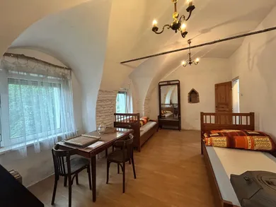 Na predaj 2-izbový byt, 80 m², Kossuth Lajos