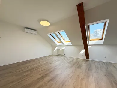 Na predaj 3-izbový byt, 75 m², Bratislava-Staré Mesto, Lazaretská