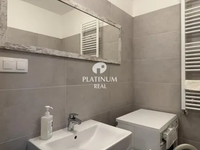 Na prenájom 2-izbový byt, 48 m², Bratislava-Petržalka, Fialová