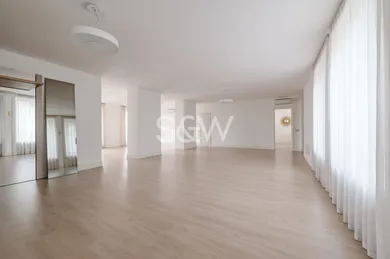 Квартири в оренду, 3-кімнатні, Bratislava-Staré Mesto · €3 400