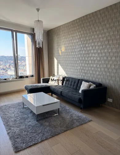 Na prenájom 2-izbový byt, 50 m², Bratislava-Staré Mesto, Továrenská