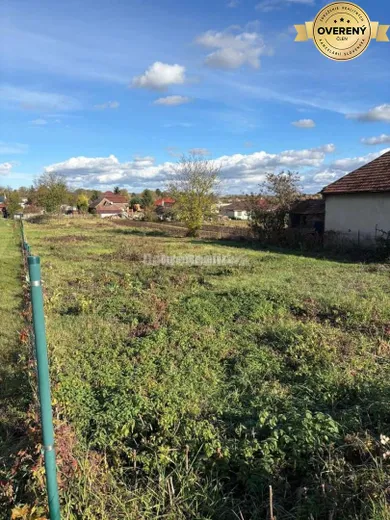 Na predaj pozemok, Jasová