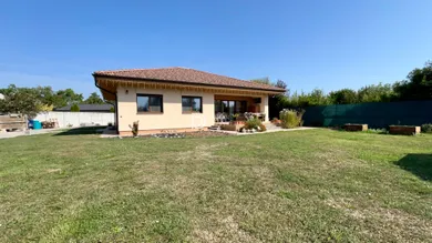 Na predaj 4-izbový dom, 162 m², Macov