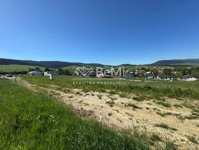 Na predaj pozemok, Babín