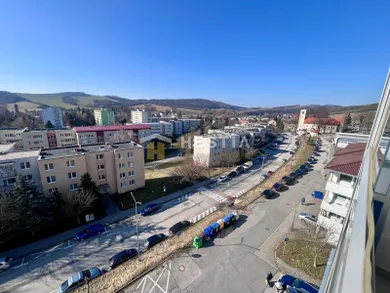 Na predaj 3-izbový byt, 78 m², Brezová pod Bradlom