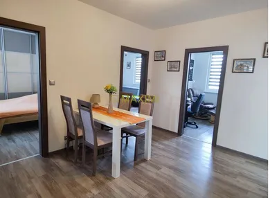 Na predaj 3-izbový byt, 65 m², Bratislava-Petržalka, Markova