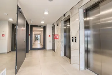 Na predaj 1-izbový byt, 37 m², Bratislava-Staré Mesto, Bottova
