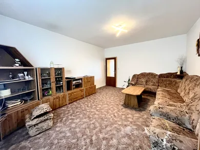 Na predaj 3-izbový byt, 80 m², Zlaté Moravce, 1 Mája