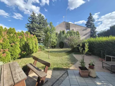 Na predaj 4-izbový dom, 210 m², Komárno, Slobody