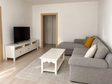 Na prenájom 3-izbový byt, 65 m², Bratislava-Dúbravka, Húščavova