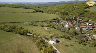 Na predaj pozemok, Počúvadlo